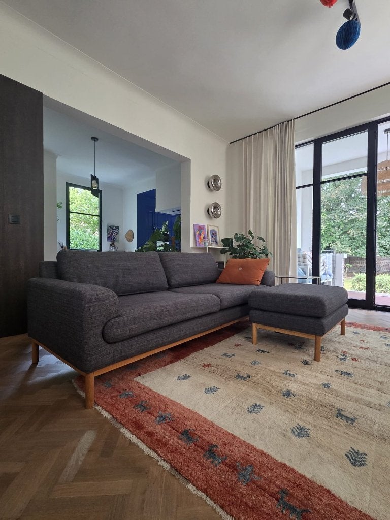 Sofacompany –Grijze 3-zits zetel met voetenbank, Huis en Inrichting, Zetels | Zetels, Ophalen, Hout, Scandinavisch design, Driepersoons