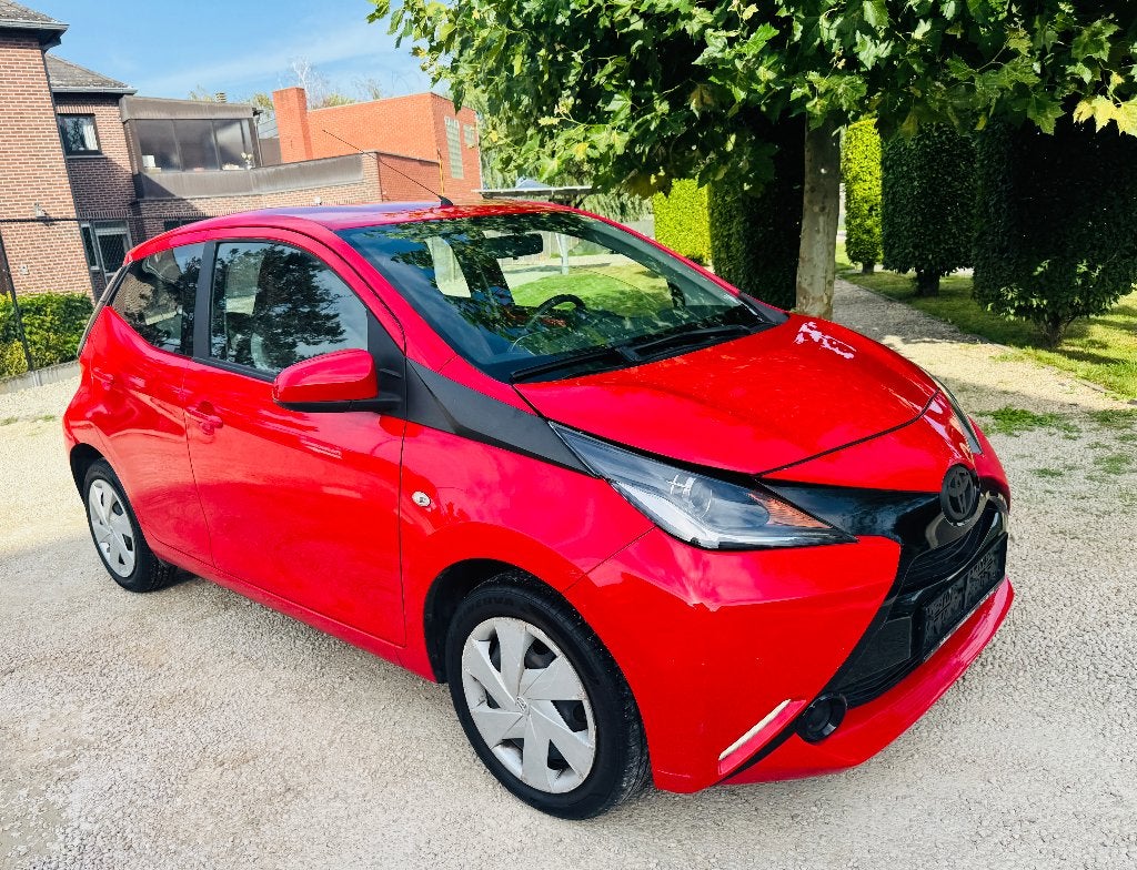 CLIMATISATION HOMOLOGUÉE TOYOTA AYGO 1.0i VVT-I XPLAY, Autos, Rouge, https://public.car-pass.be/verify/2321-3177-9371, Achat, 998 cm³