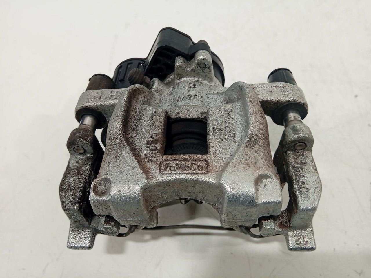 Remklauw links achter Ford Kuga, Onderdelen@venauto.nl, Van der Ven Autorecycling B.V., Ettenseweg 76, 4706 PB Roosendaal, The Netherlands