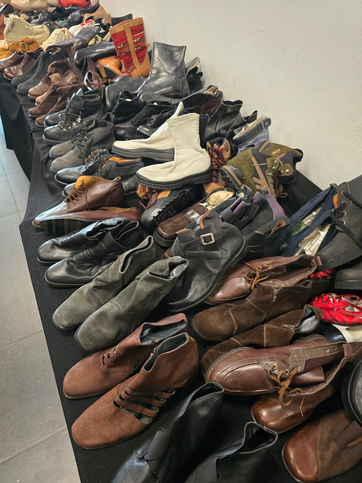 nieuwe dames heren en kinder schoenen moet snel weg 2 euro, Vintage, Ophalen, Nieuw, Lage of Enkellaarzen