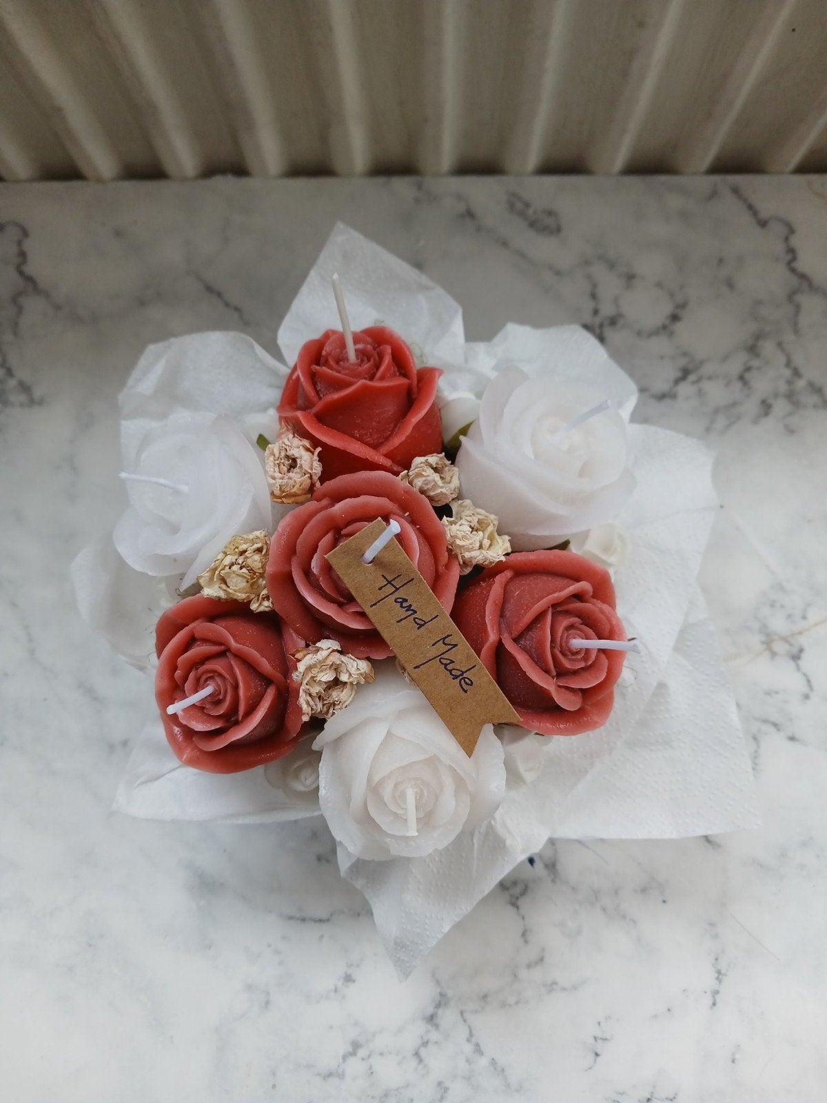 bouquet de roses en bougie, parfum cerise. Neuf, Enlèvement ou Envoi, Bougie