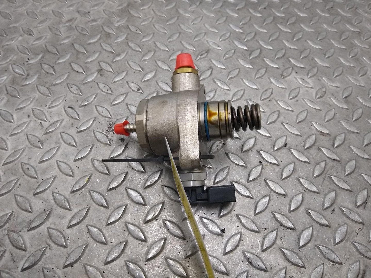 VOLKSWAGEN GOLF BRANDSTOF POMP VOOR DE INJECTOR 2015, Enlèvement ou Envoi, Utilisé, Stiba membre