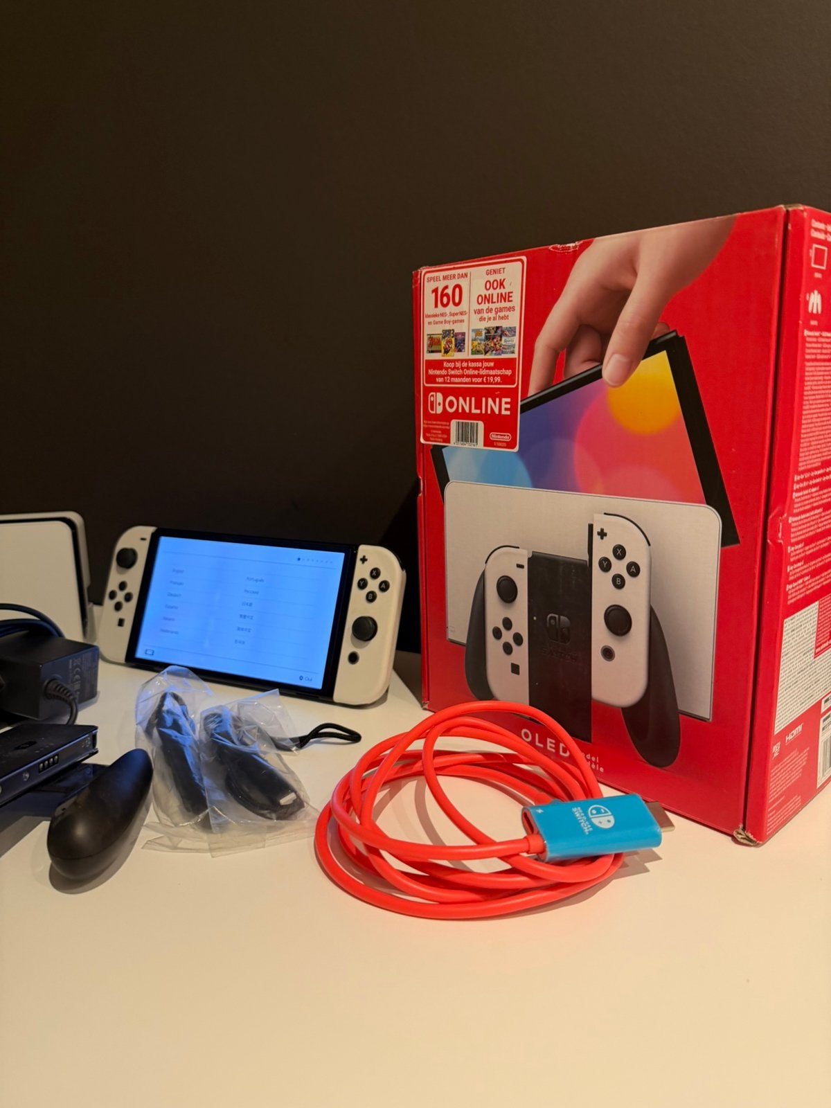 Nintendo Switch OLED Wit – Perfecte Staat + Doos +Toebehoren, Games en Spelcomputers, Ophalen of Verzenden, Zo goed als nieuw