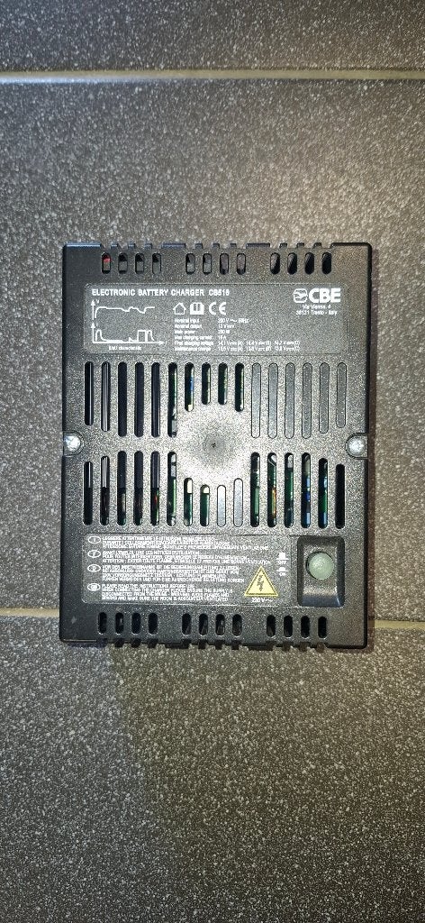 chargeur de batterie pour camping-car CBE CB 516, Enlèvement, Comme neuf