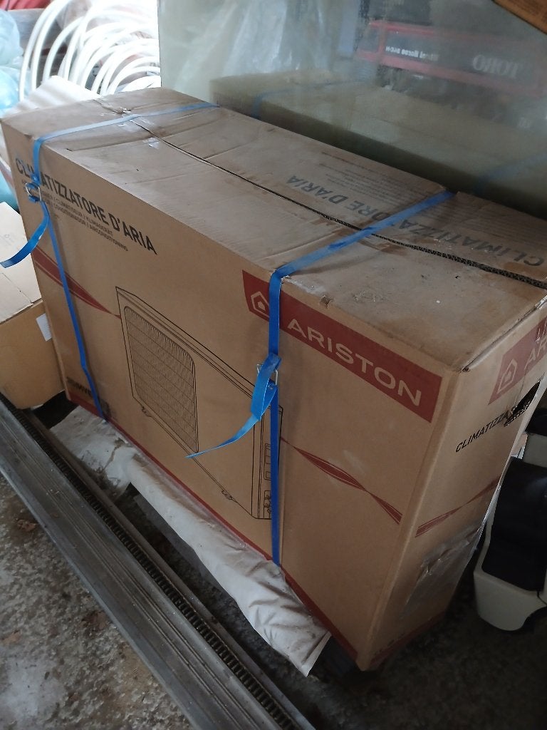 Airco ariston binnen en buiten unit., Neuf, Moins de 60 m³, Climatisation murale, Classe énergétique A ou plus économe
