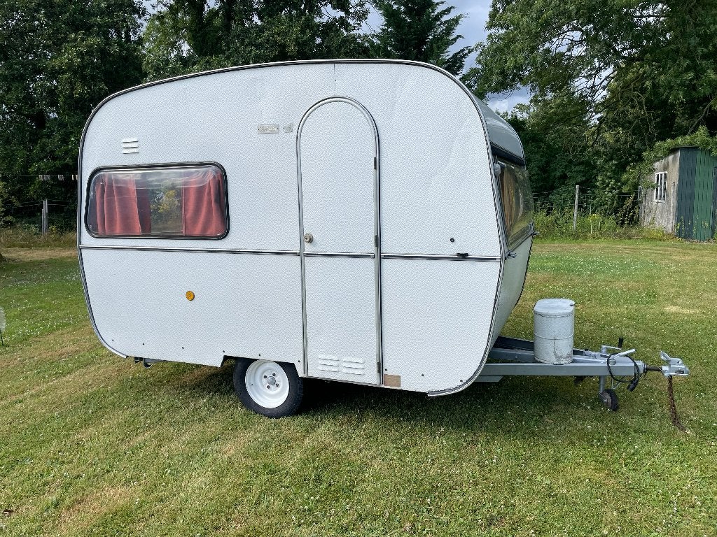 Caravane vintage  De Rue -750KG prête à être tracté, Caravanes & Camping, Caravanes, Particulier, jusqu'à 3, jusqu'à 500 kg, Siège standard