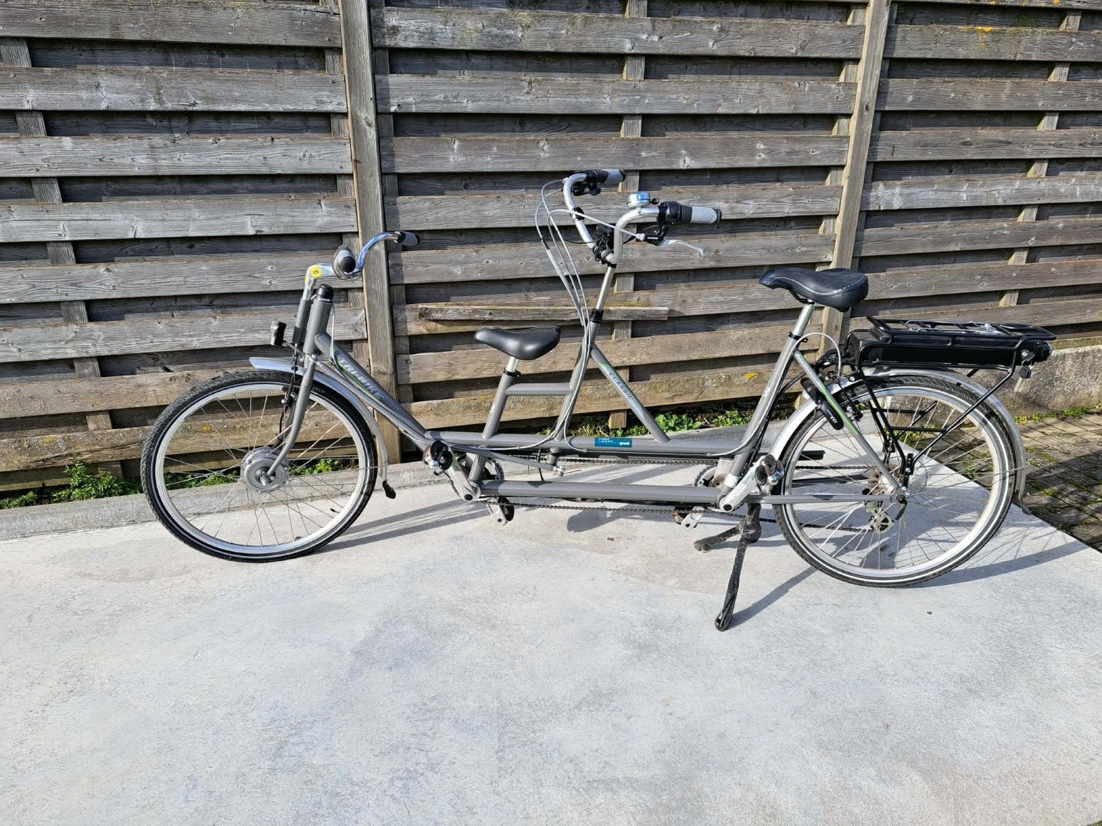 Electrische tandem met 8 versnellingen, Ophalen
