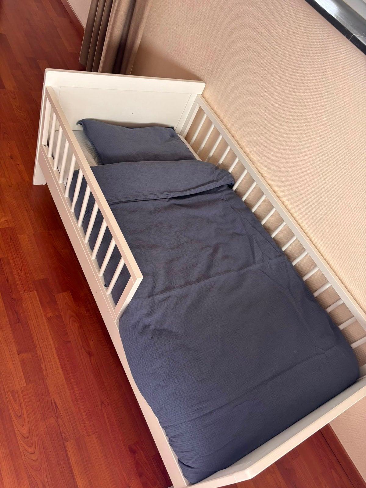 Peuterbed Petite Amelie - 140x70 met veel accesoires, Ophalen, Zo goed als nieuw, Matras