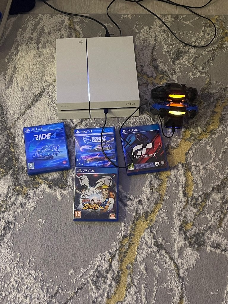 Ps4 + 2 controllers, Games en Spelcomputers, Ophalen, Met games, Met 2 controllers, Nieuw