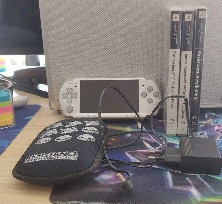 PSP argenté, Consoles de jeu & Jeux vidéo, Enlèvement