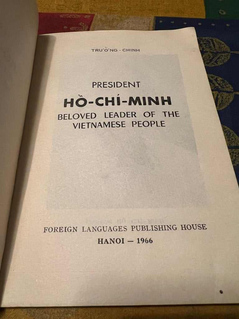 President Ho-Chi-Minh, Beloved leader of the Vietnamese peop, Gelezen, Tru'O'NG- Chinh, Ophalen of Verzenden, Politiek en Staatkunde