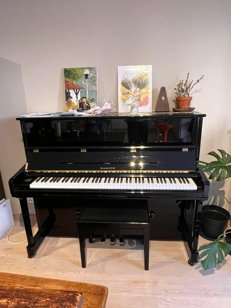Piano état neuf  Samick JS-121/ 1500 € a discuter, Enlèvement, Comme neuf, Noir, Piano