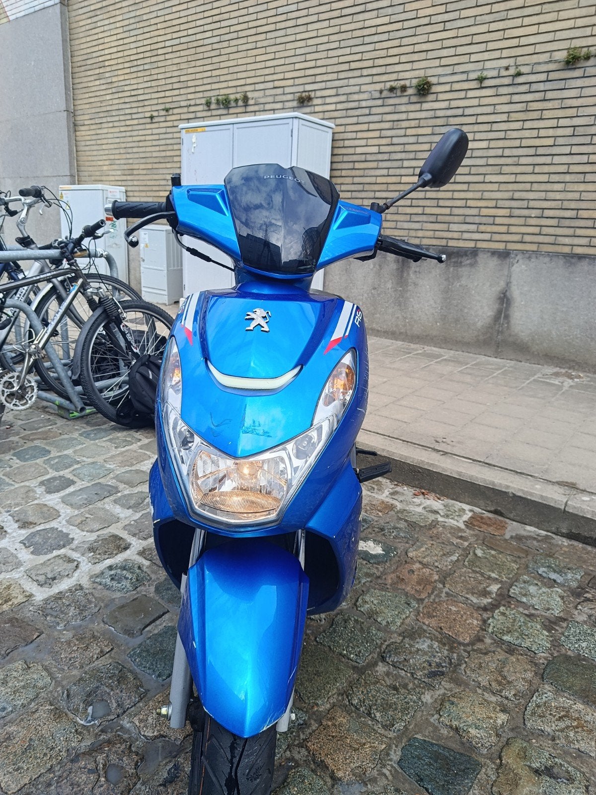 A klasse Peugeot kisbee RS nieuwe, Vélos & Vélomoteurs, Scooters | Peugeot, Autres modèles, Comme neuf, Enlèvement, Classe A (25 km/h)