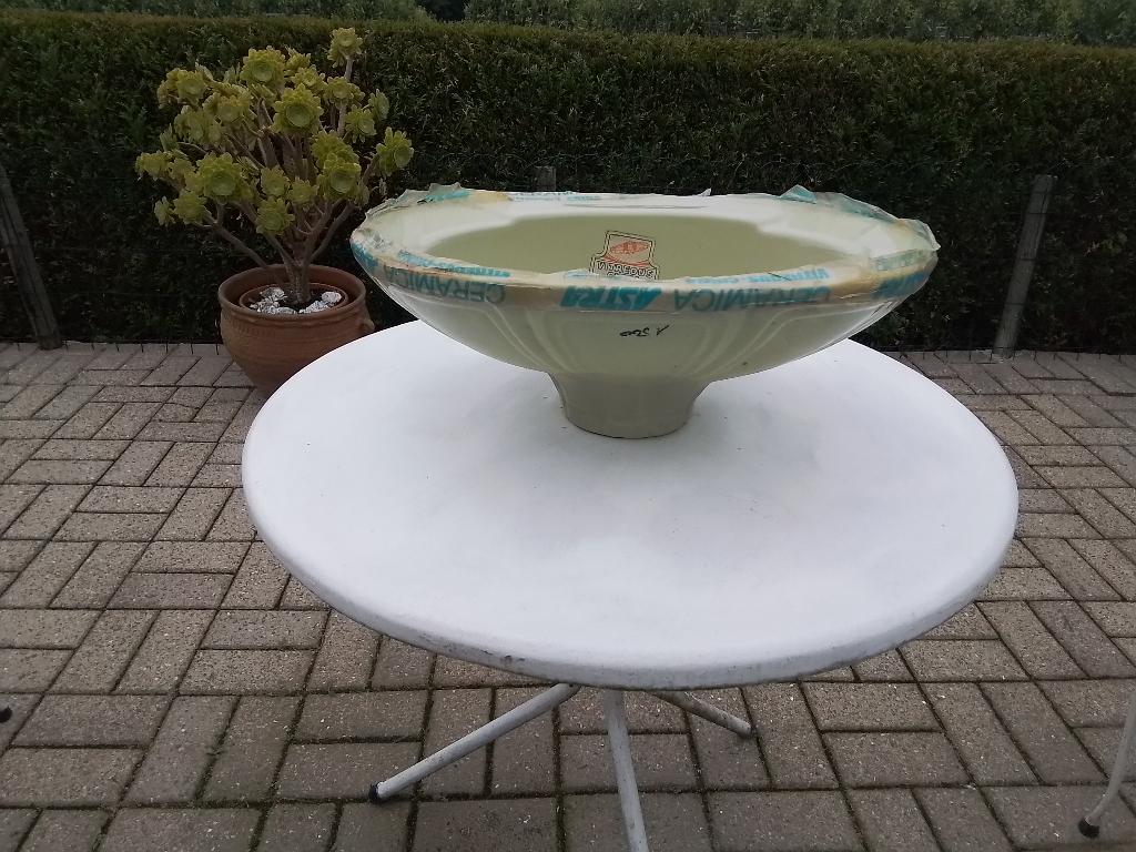 2 Mooie retro wasbakken in olijfgroene kleur, Huis en Inrichting, Badkamer | Badkamermeubels, Ophalen