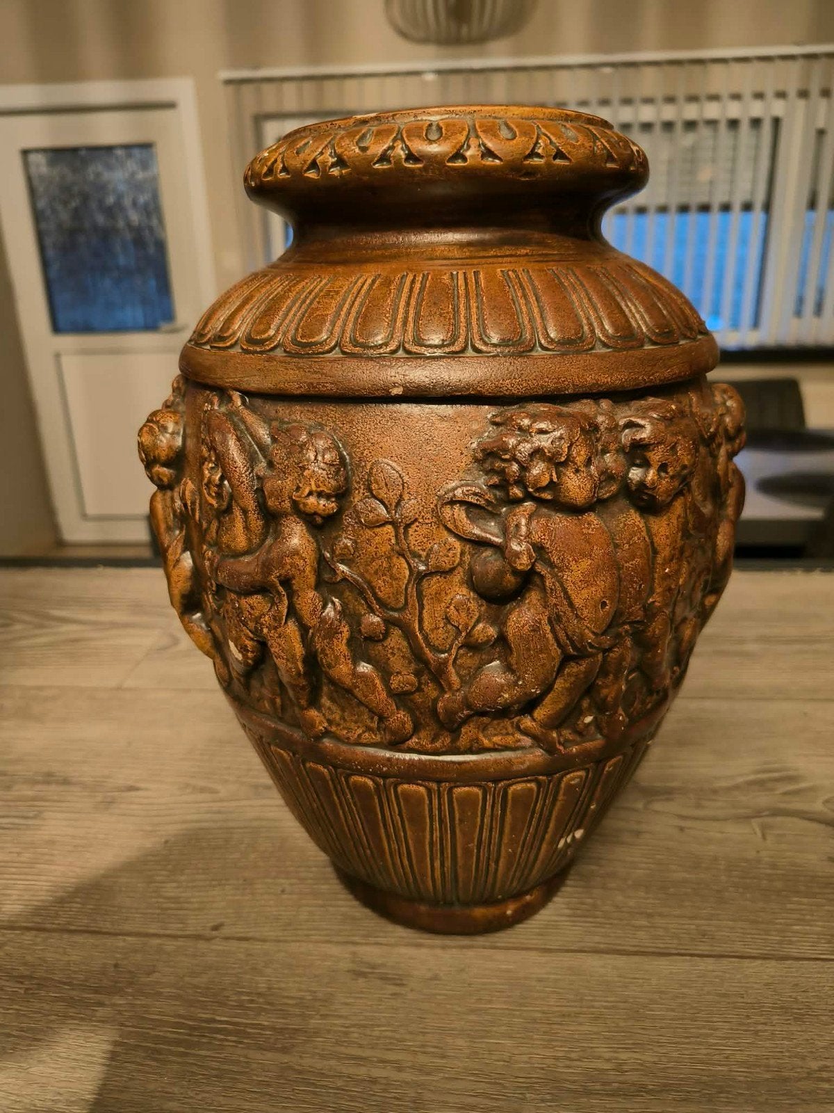 Bruine keramieke vaas urn, Huis en Inrichting, Woonaccessoires | Vazen, Ophalen
