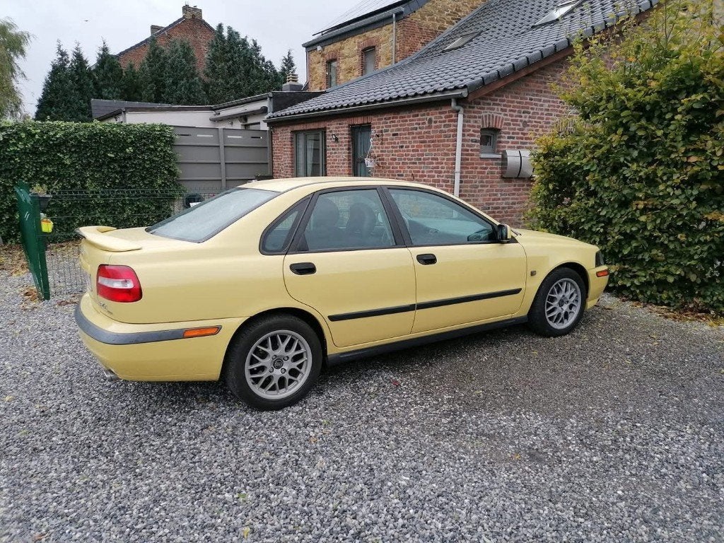 Volvo S40, Autos, Volvo, Particulier, S40, Air conditionné, Essence, Berline, 4 portes, Automatique, Jaune, Gris, Traction avant
