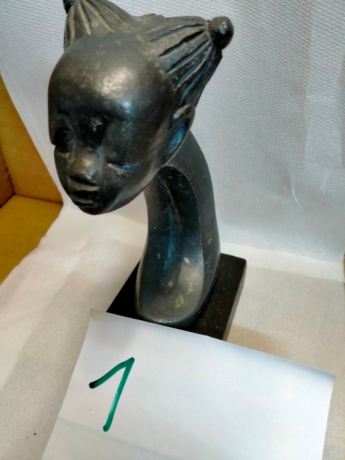 zwaar tinnen beeld uit kongo, Enlèvement, Statue
