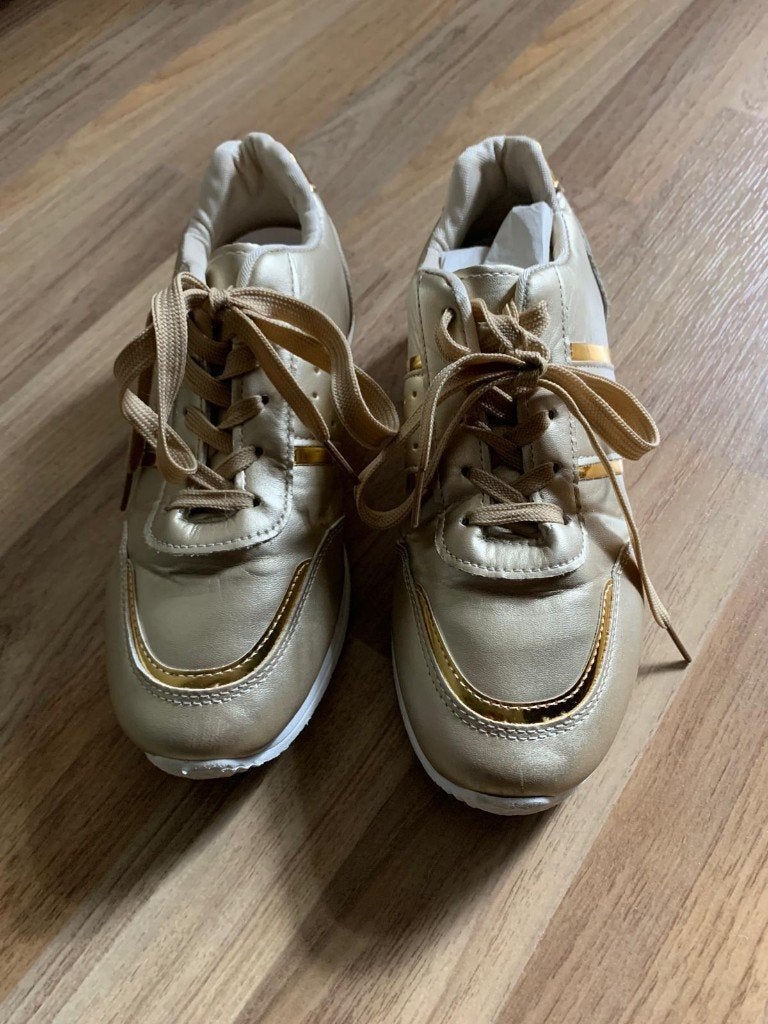 Sneakers dorées à peine portées taille 37, Vêtements | Femmes, Chaussures, Bonprix, Enlèvement ou Envoi, Autres couleurs, Sneakers et Baskets