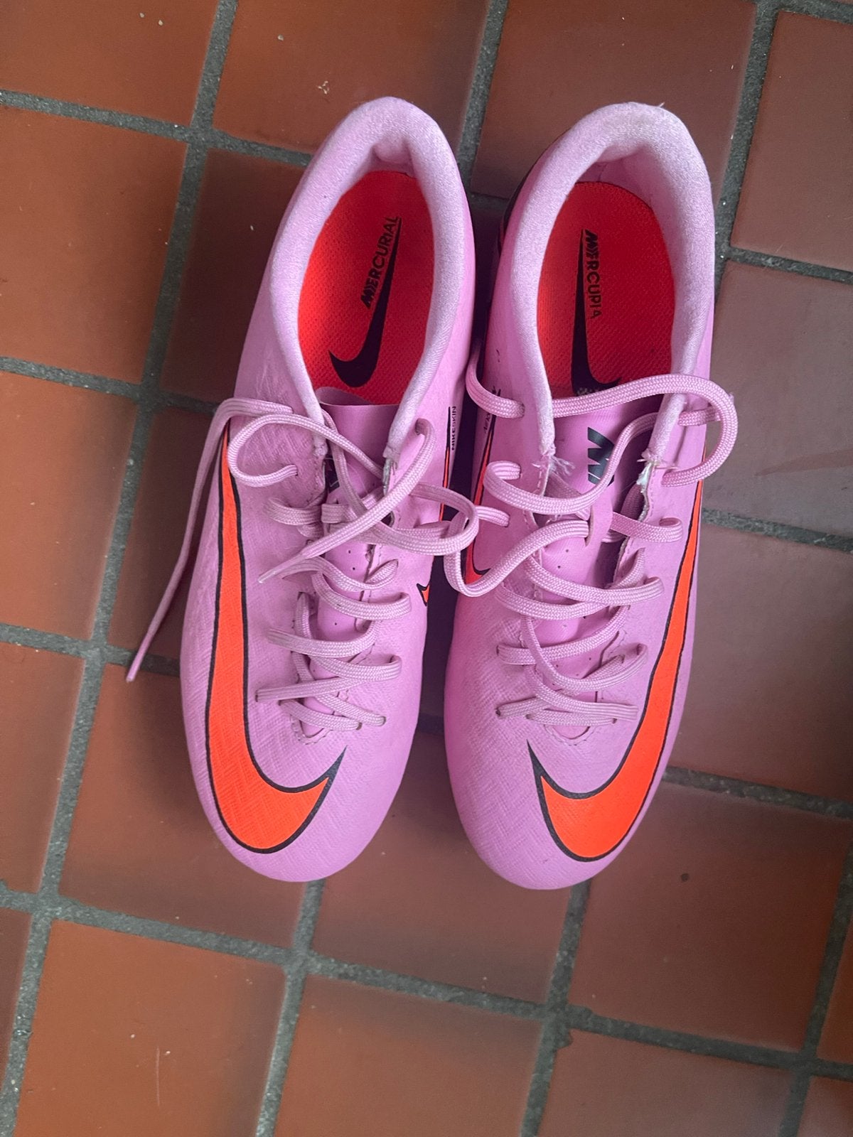 Nike Mercurial voetbalschoenen maar 39, Sports & Fitness, Nike, Comme neuf, Enlèvement, Autres types