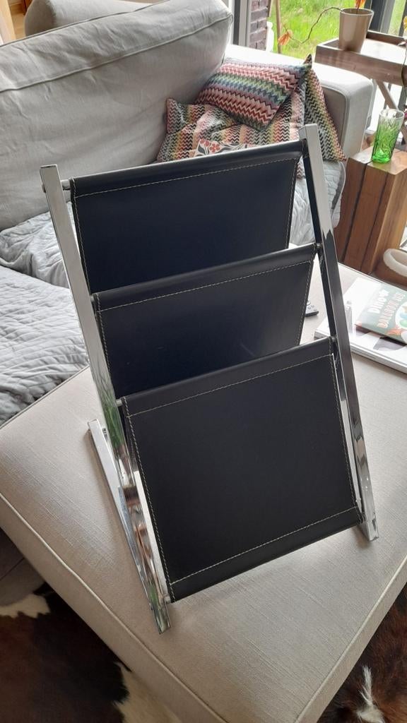 Design kranten en boeken houder, Huis en Inrichting, Ophalen