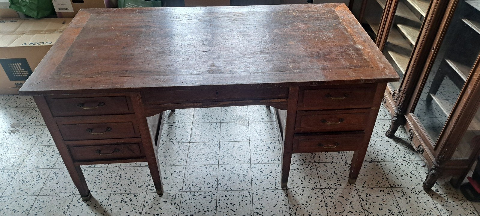 Bureau de ministre ancien, Antiquités & Art, Enlèvement