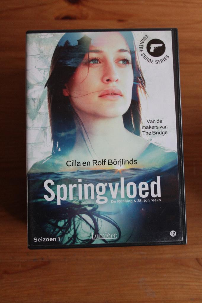 Springvloed  seizoen 1         span. crime-serie!, CD & DVD, À partir de 12 ans, Enlèvement ou Envoi, Comme neuf, Non fictionnel