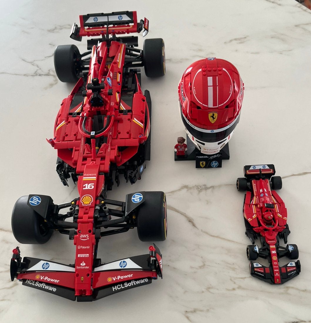 Lego Ferrari F1 collectie: SF-24, helm van Charles Leclerc., Sport en Fitness, Ophalen, Zo goed als nieuw