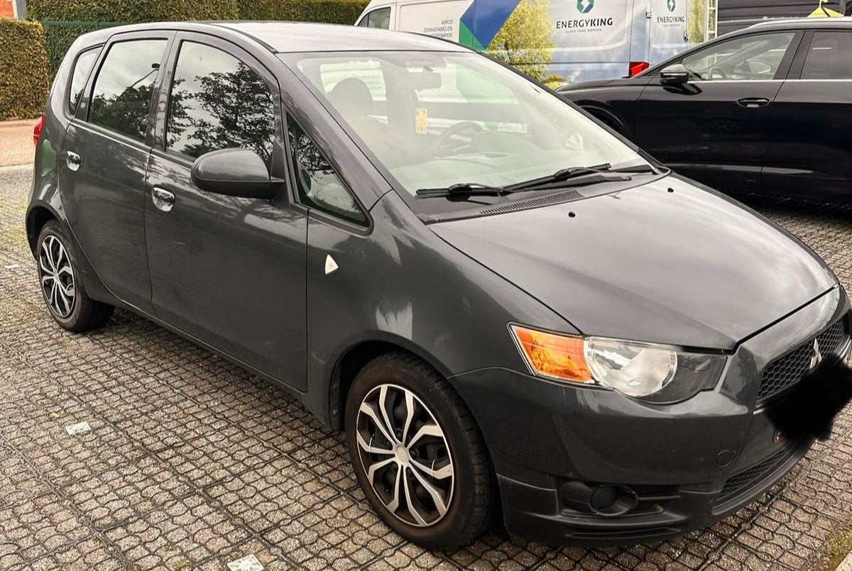 Mitsubishi Colt 1.1 Essence/BWJ 2011-139 000 km approuvé/gar, Autos, Achat, Entreprise, Colt, Ordinateur de bord