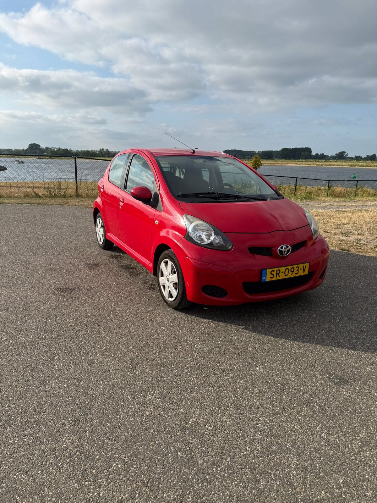 Toyota Aygo 5 Deurs met airco bouwjaar 2011, Auto's, Toyota, Voorwielaandrijving, Euro 5, Stof, Zwart