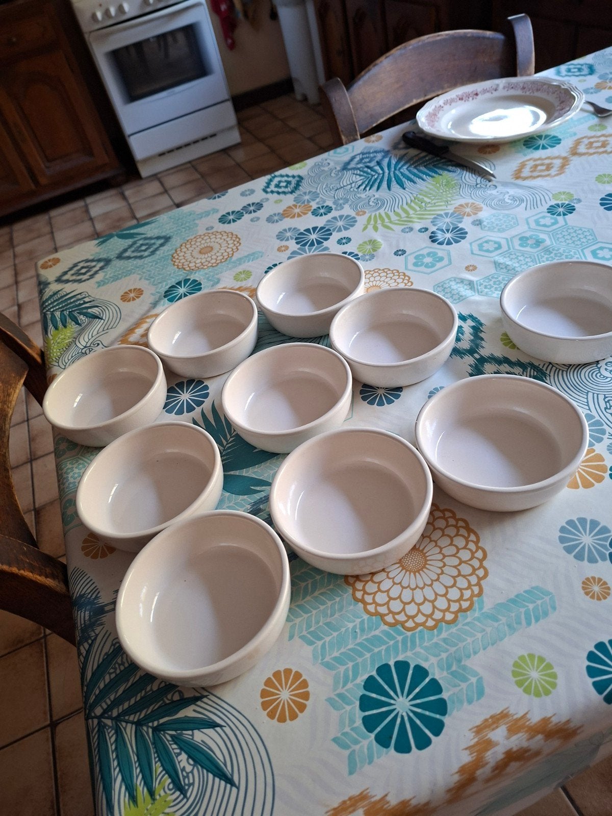 10 plats à dessert en céramique.11cm de diamètre.3cm de haut, Maison & Meubles, Enlèvement ou Envoi