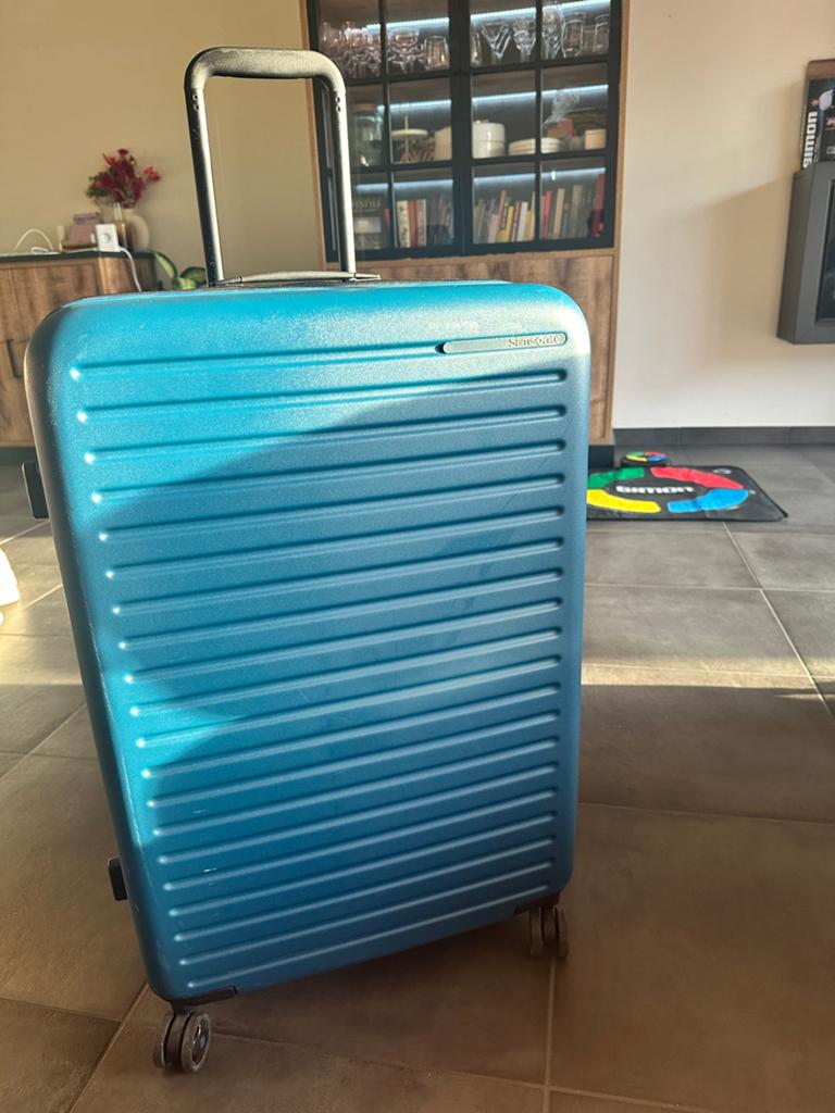StackD spinner 75, Bijoux, Sacs & Beauté, Valises, Utilisé, Plastique dur, 70 cm ou plus, Clé, Poignée extensible, Roulettes, Enlèvement