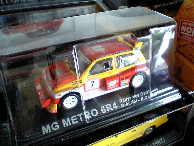 AUSTIN ROVER Mini MG 6R4 Rallye 1/43 UH IXO NEUVE Blister, Hobby en Vrije tijd, Modelauto's | 1:43, Nieuw, Auto, Universal Hobbies