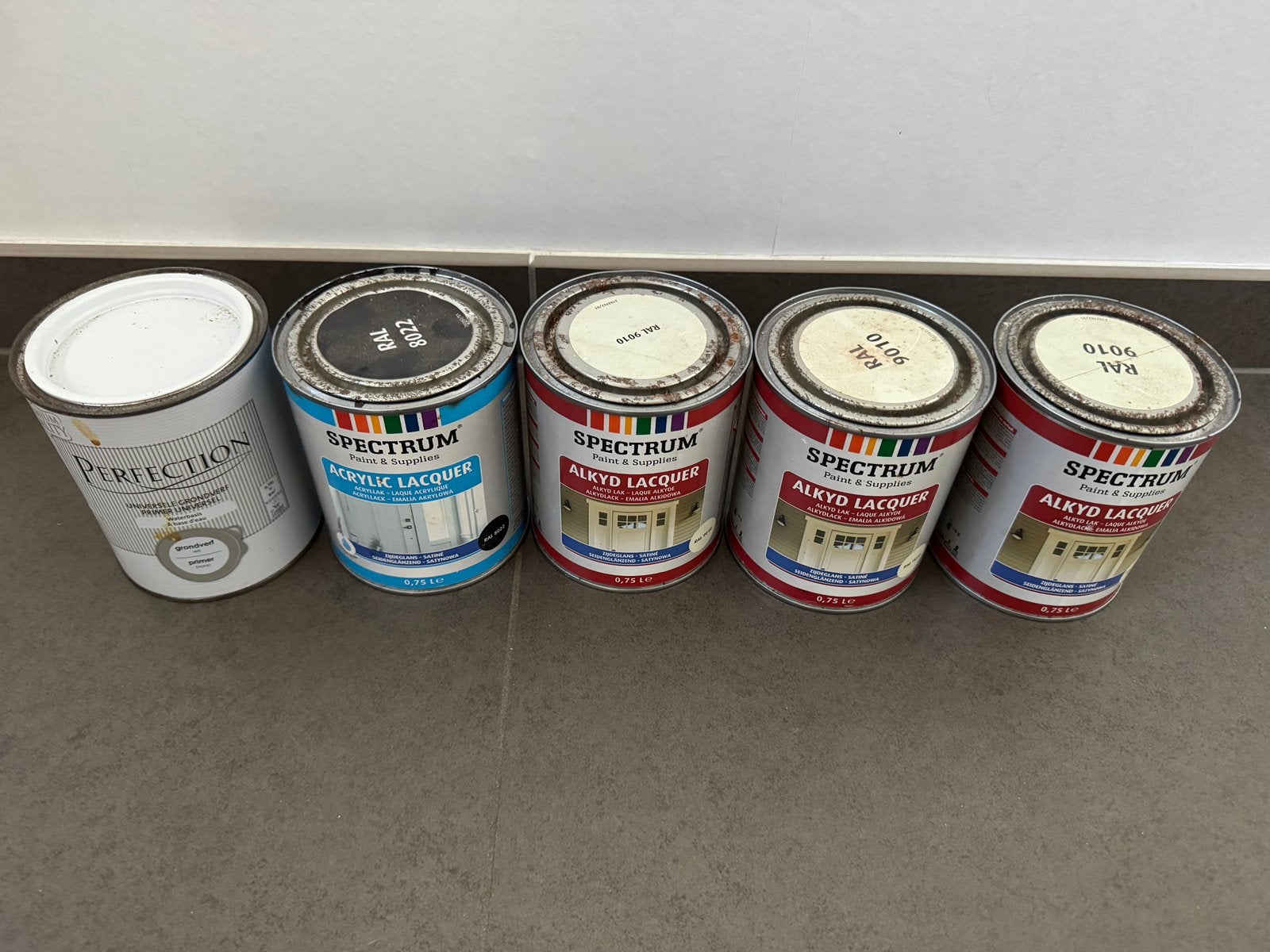 Gratis 5 volle potten verf af te halen, Bricolage & Construction, Moins de 5 litres, Comme neuf, Enlèvement, Peinture