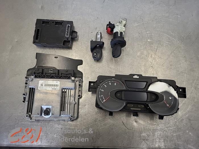 Kontaktslot + computer van een Opel Vivaro, Gebruikt, -, -, Opel