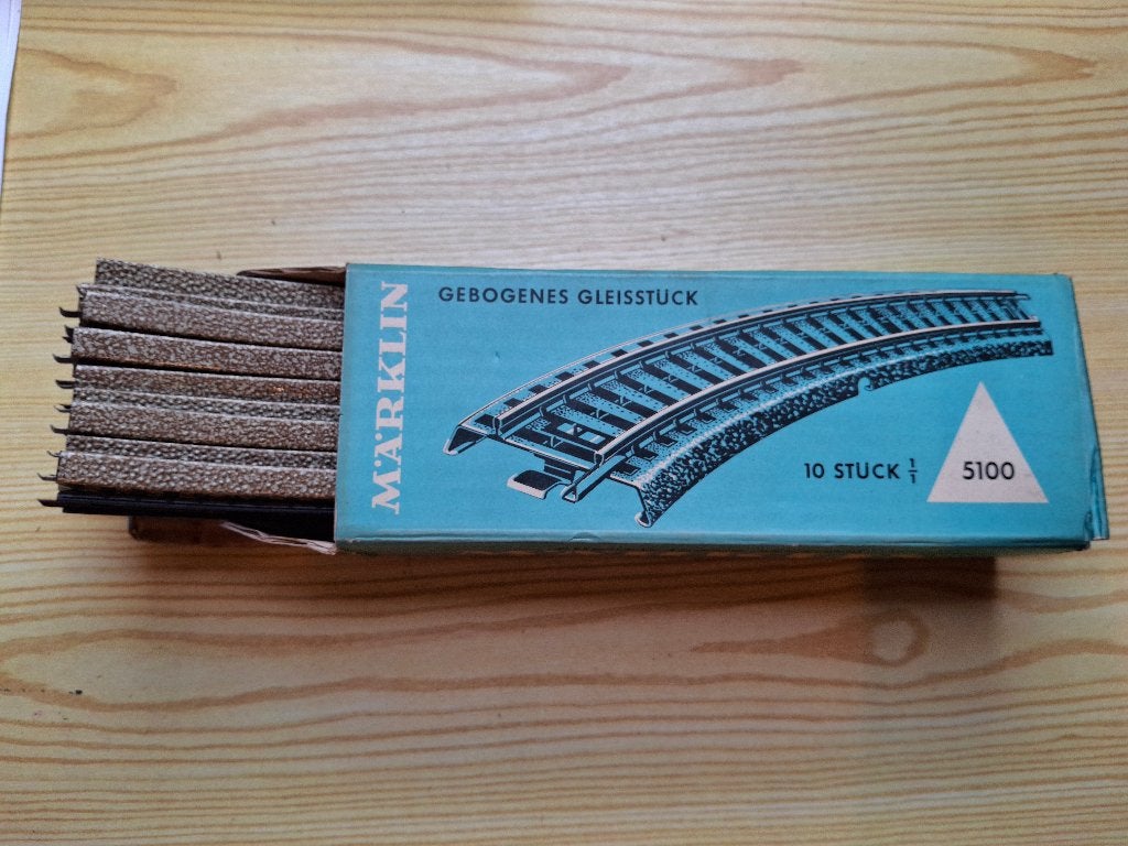 Märklin 5100 — Boîte de 10 rails en M incurvés, Hobby & Loisirs créatifs, Analogique, Courant alternatif, Rails, Enlèvement
