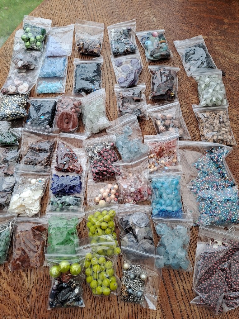 lot pareltjes en ander materiaal voor juweeltjes, Ophalen
