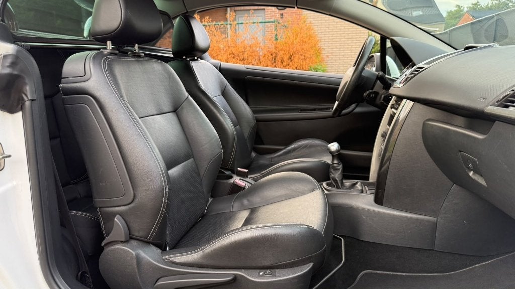 Peugeot 207cc 1.6 İ | Cabrio | Nette Staat - Zetelverwarming, Auto's, Voorwielaandrijving, Zwart, 4 cilinders, Cabriolet