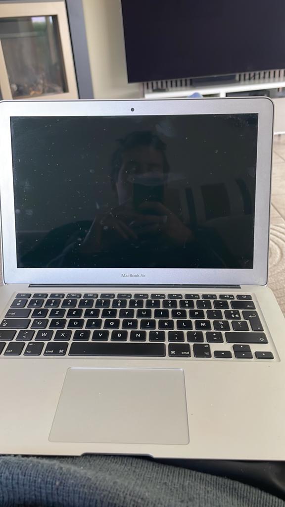 Defecte macbook air a1466, Computers en Software, Ophalen, Zo goed als nieuw, MacBook