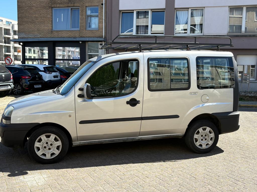 Fiat Doblo. 1.3 Benzine.  Met 58.000 km 1ste eigenaar, 4 deurs, Monovolume, 4 cilinders, https://public.car-pass.be/vhr/33da58bb-ddcf-4f93-9f25-d0285db4dfbe