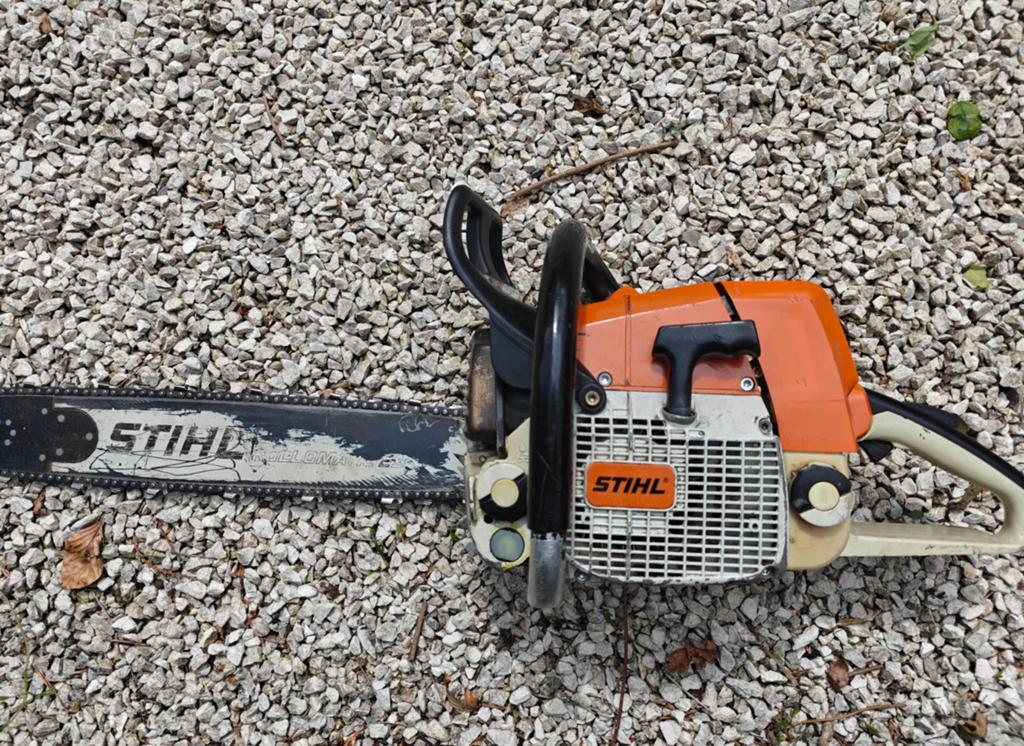 Stihl MS440 tronçonneuse professionnelle, Enlèvement
