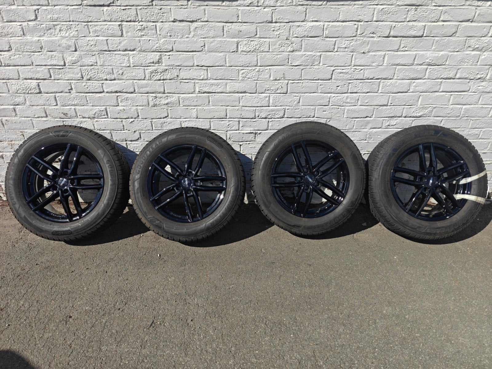 Jantes alu Dezent 17" + pneus hiver Goodyear — Audi Q3 / Q3, Autos : Pièces & Accessoires, Enlèvement, Utilisé, Véhicule tout-terrain