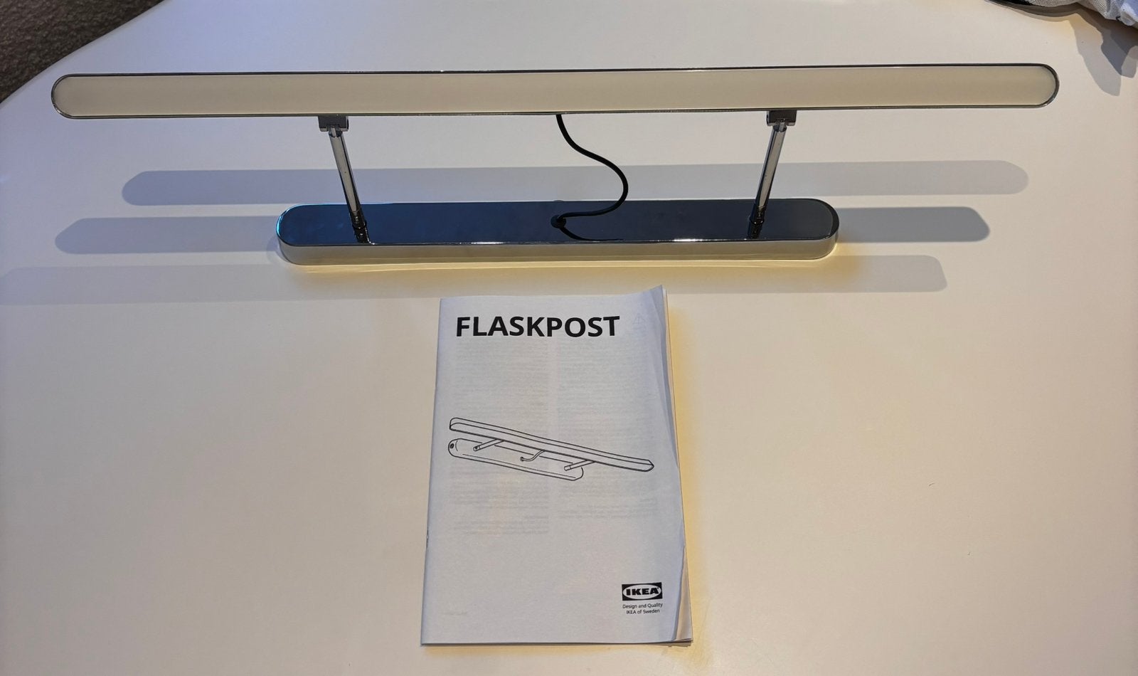 NEUF - Éclairage LED tableau et miroir IKEA FLASKPOST, Neuf, Moins de 100 cm, Portemanteau mural, Enlèvement