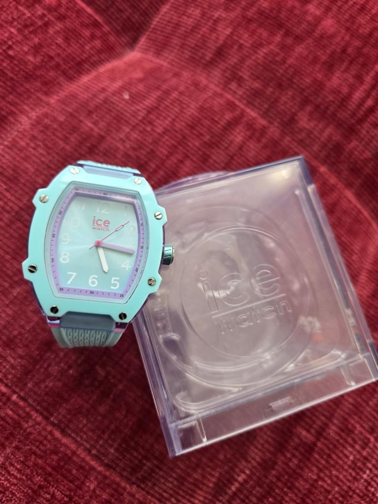 Montre Ice Watch  jamais utilisé, Enlèvement