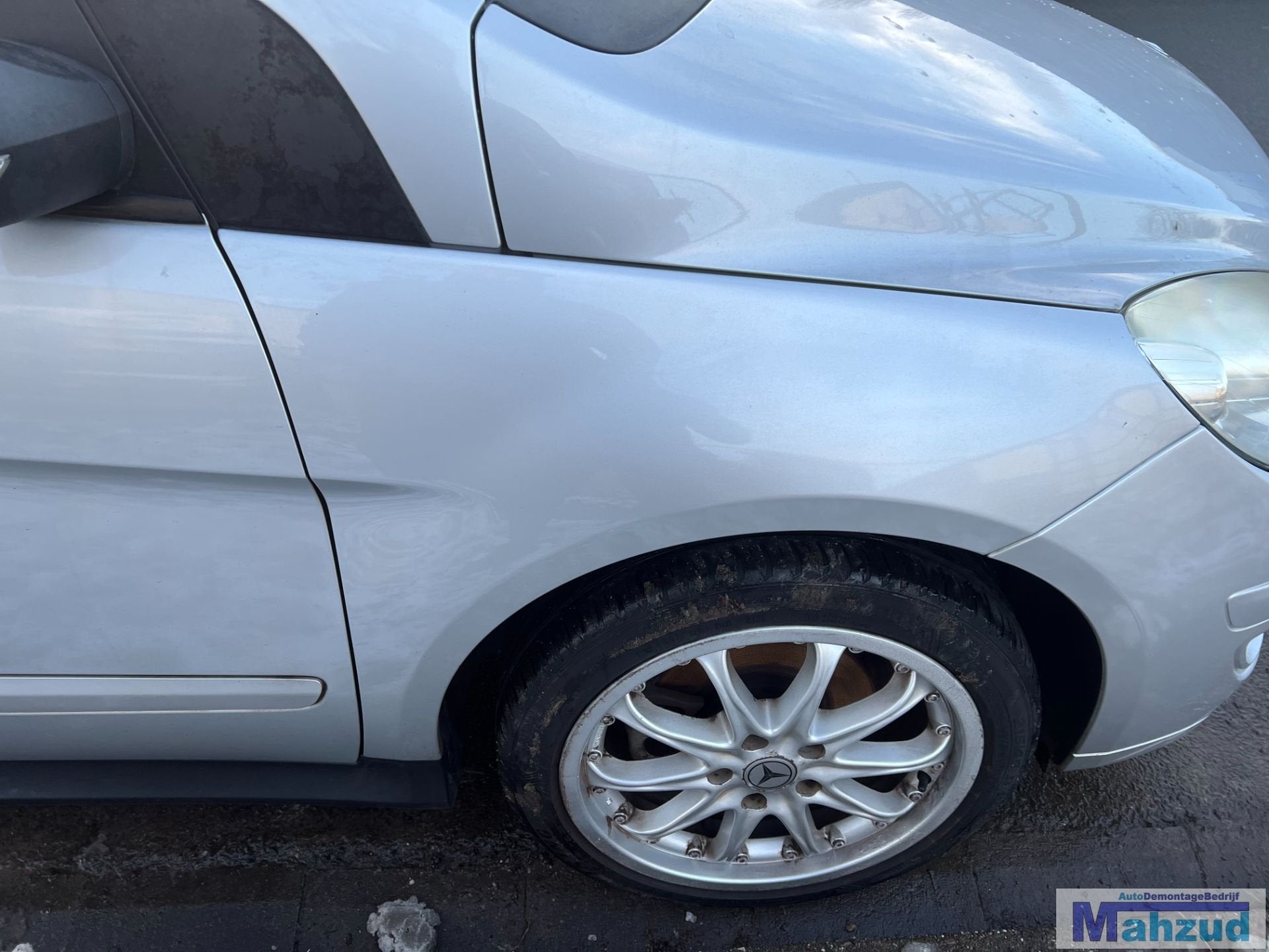 Aile avant droite MERCEDES CLASSE B W245 ARGENT 761 2005-201, Mercedes-Benz AG, Mercedes-Benz, Utilisé, Mercedesstrasse 120
70372  Stuttgart, DE