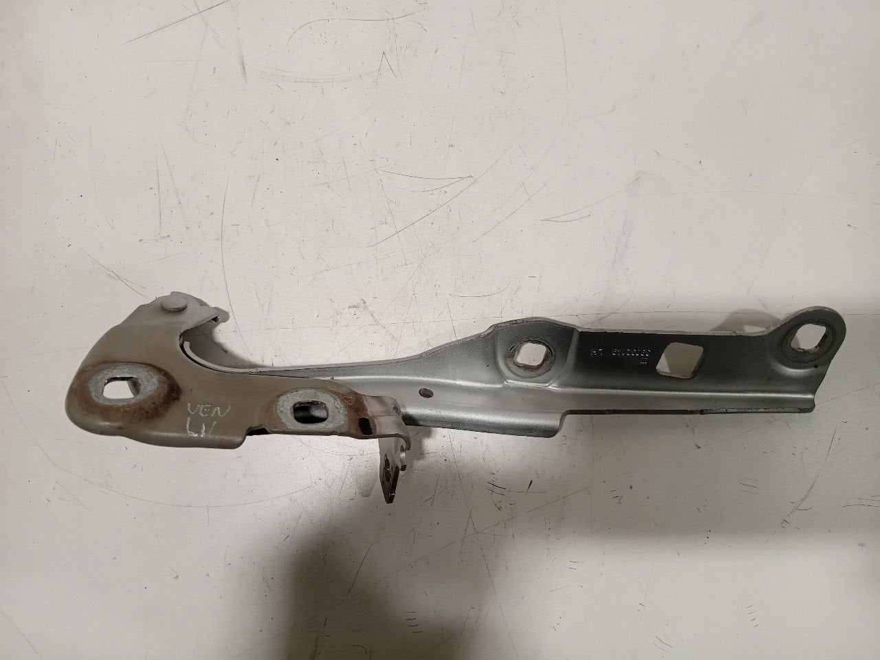 Motorkapscharnier links Opel Astra, Auto-onderdelen, Onderdelen@venauto.nl, Van der Ven Autorecycling B.V., Gebruikt, Ettenseweg 76, 4706 PB Roosendaal, The Netherlands