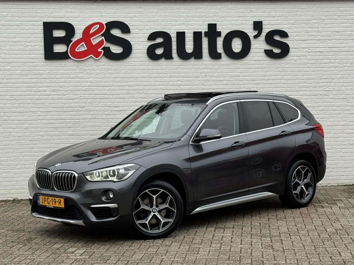 BMW X1 SDrive18i High Executive M-sport Panorama Led Keyless, Parkeerassistent, Zwart, Bedrijf, SUV of Terreinwagen