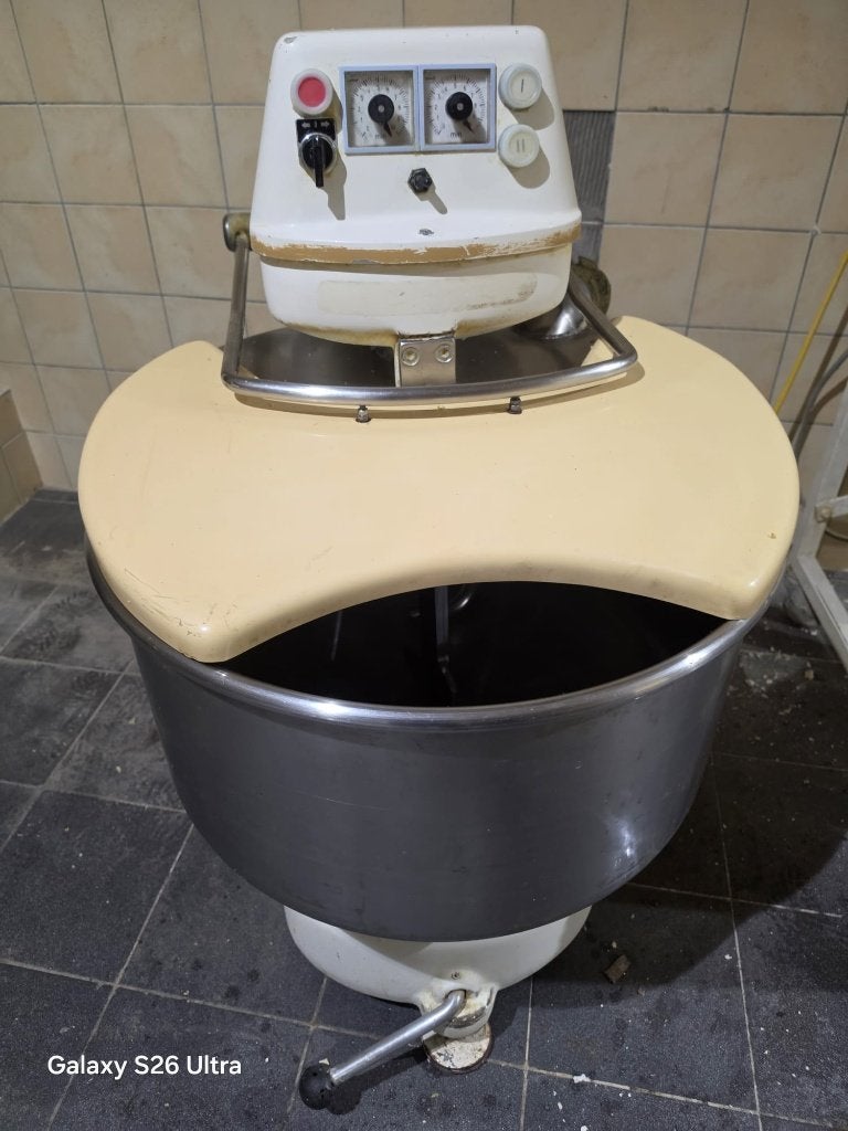 Spiraalkneder Kemper 50 kg, Ophalen, Brood en Banket