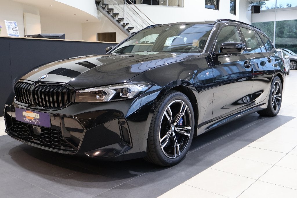 BMW 330i Touring 245PK Automaat M Pack | ACC | Camera |, Automaat, 1998 cc, Achterwielaandrijving, Zwart