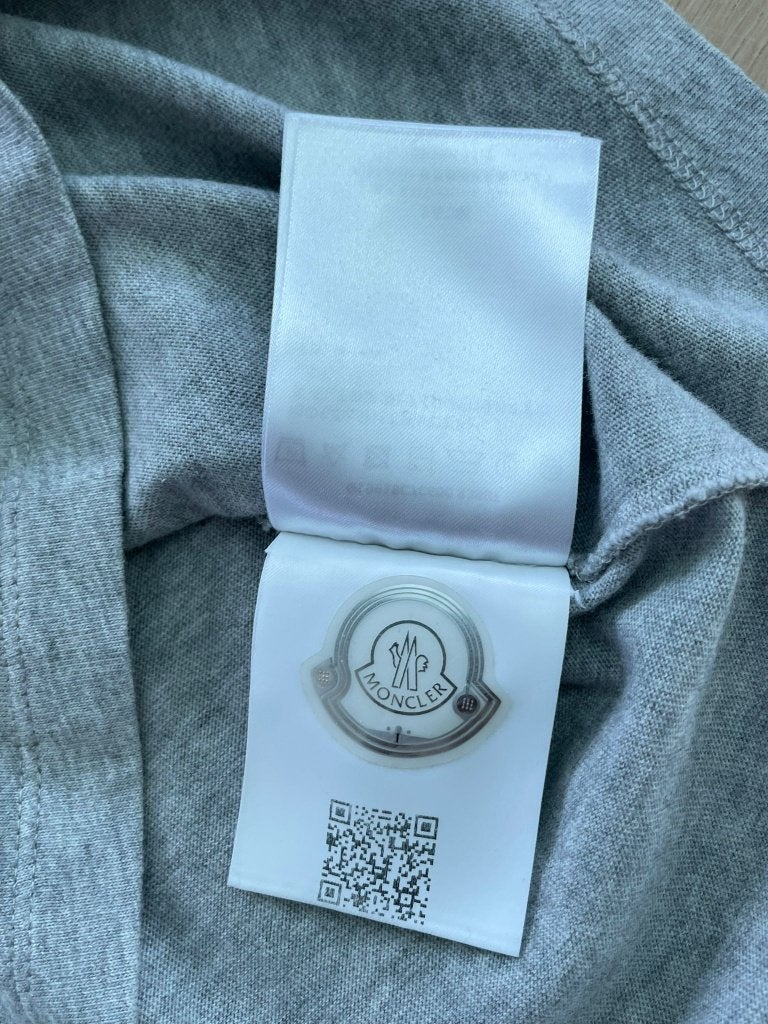 T_shiry, Kleding | Heren, T-shirts, Moncler, Ophalen of Verzenden, Zo goed als nieuw, Grijs