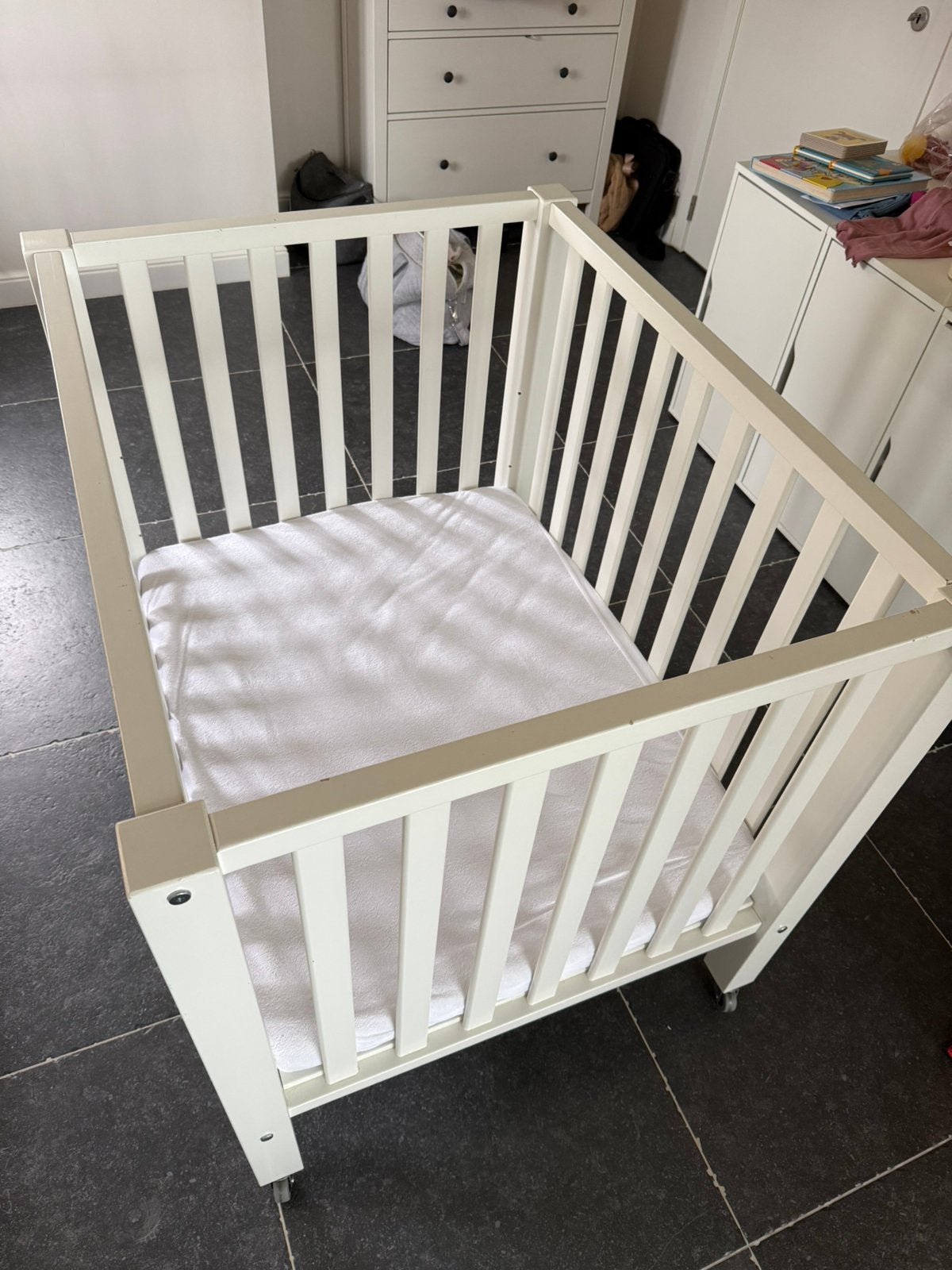 Wit park Quax met wielen, Kinderen en Baby's, Ophalen, Zo goed als nieuw, In hoogte verstelbaar